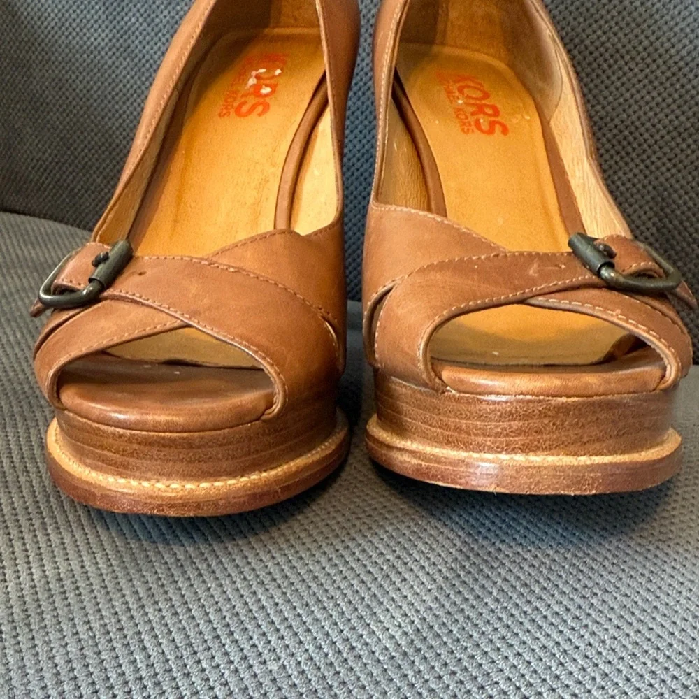 Michael‎ Kors Tan Buckle Peep-Toe Heels Size 9